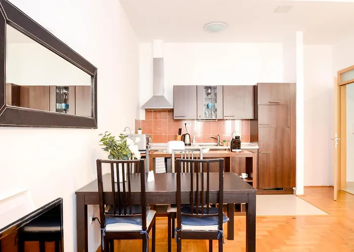 Gozsdu Haven Gem 3br W Nightlife Nearby Apartamento *